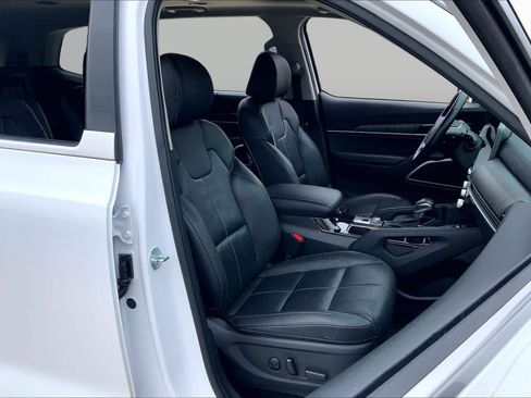 Used 2024 Kia Telluride EX w/ EX Captain's Chair Package FWD image 9