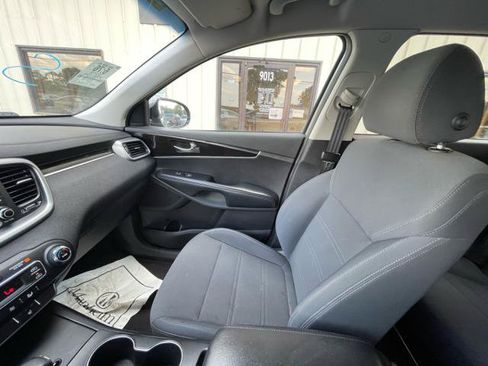 Used 2019 Kia Sorento FWD w/ LX Convenience Package image 34