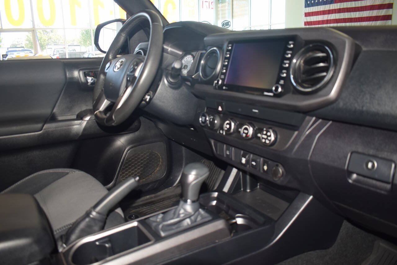 Used 2020 Toyota Tacoma TRD Off-Road AWD/4WD image 19