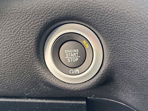 New 2026 Chrysler Pacifica Select image 15