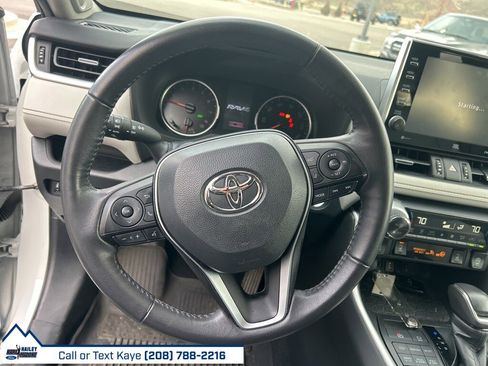 Used 2022 Toyota RAV4 XLE Premium image 22