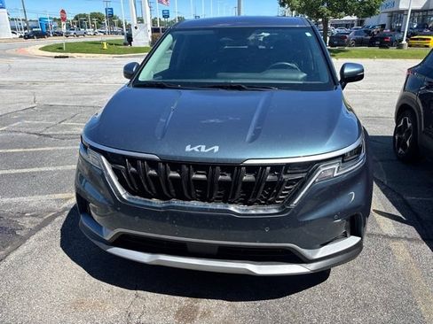 Used 2024 Kia Carnival EX FWD image 3