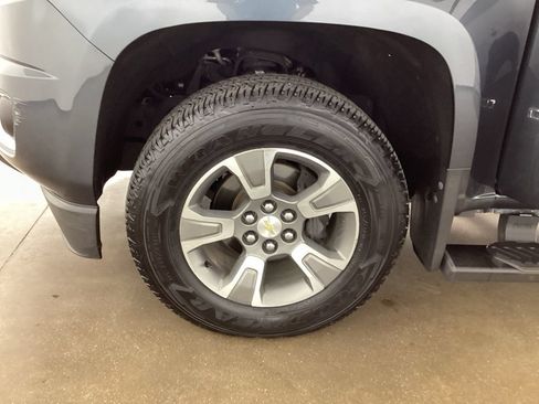Used 2019 Chevrolet Colorado Z71 AWD/4WD image 28