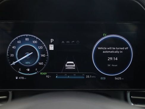 Certified 2025 Hyundai Elantra Limited FWD image 15