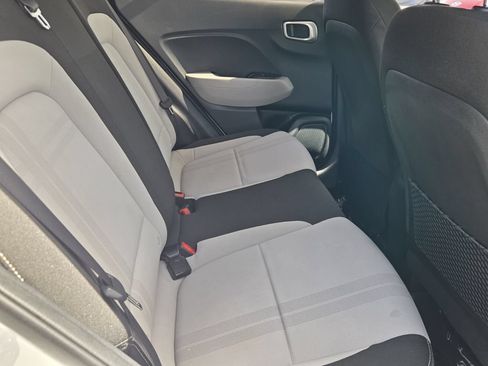 Used 2022 Hyundai Venue SEL FWD image 15