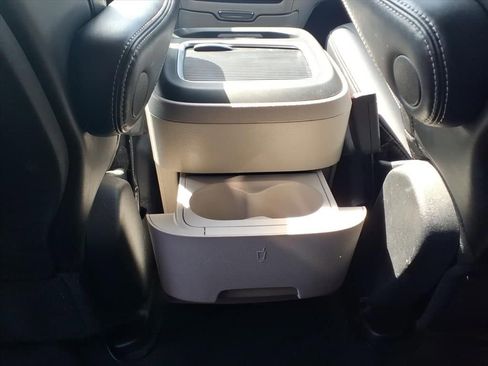Used 2024 Chrysler Pacifica Limited FWD image 25