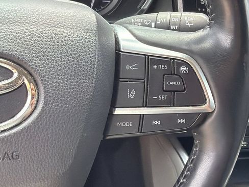 Used 2020 Toyota Highlander Limited FWD image 25