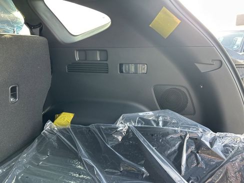 New 2026 Hyundai Tucson Limited image 32