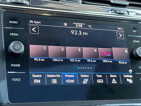 Used 2022 Volkswagen Tiguan SE R-Line AWD/4WD image 20