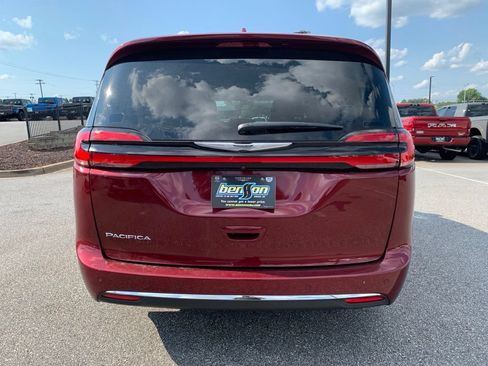 Used 2021 Chrysler Pacifica Touring-L w/ Uconnect Theater Family Group FWD image 5