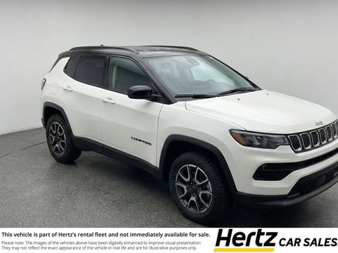 Used 2025 Jeep Compass Trailhawk image 1