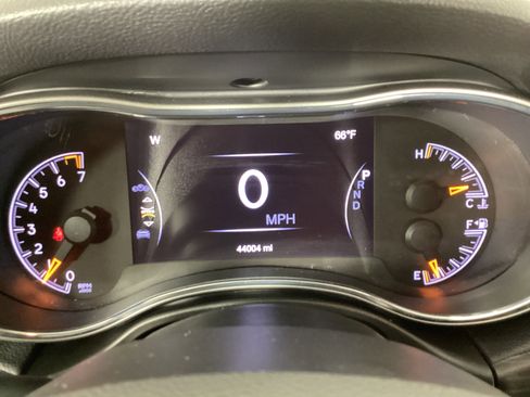 Used 2022 Jeep Grand Cherokee Limited image 17