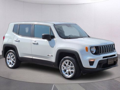 Used 2023 Jeep Renegade Latitude AWD/4WD image 8