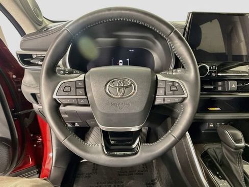 Used 2023 Toyota Highlander Platinum FWD image 11