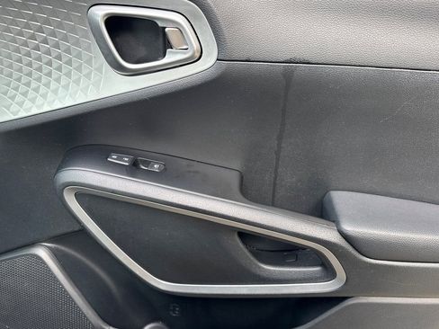 Used 2023 Kia Soul LX w/ Option Group 015 FWD image 21