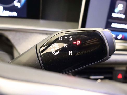 Certified 2025 Volkswagen Tiguan S image 7