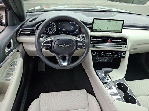 Used 2025 Genesis G70 2.5T image 11