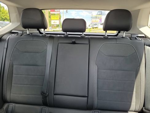 Certified 2024 Volkswagen Taos SE w/ Panoramic Sunroof Package FWD image 11