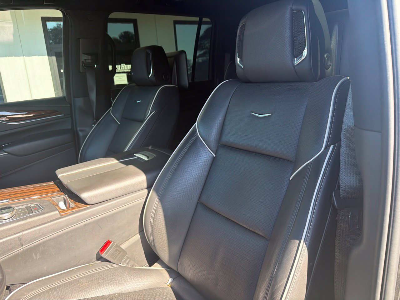 Used 2024 Cadillac Escalade ESV Premium Luxury AWD/4WD image 3