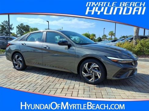 Certified 2025 Hyundai Elantra Sport FWD image 1
