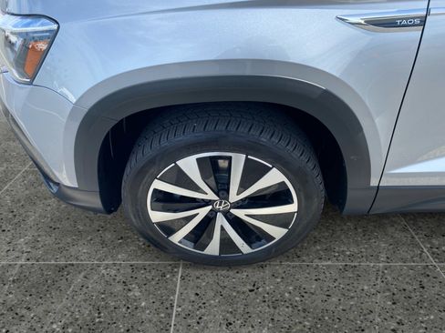 Used 2024 Volkswagen Taos SE image 14