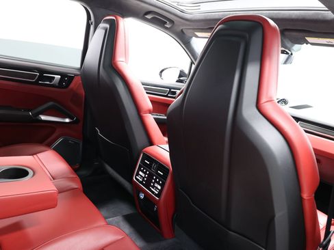Used 2021 Porsche Cayenne Turbo S AWD/4WD image 95