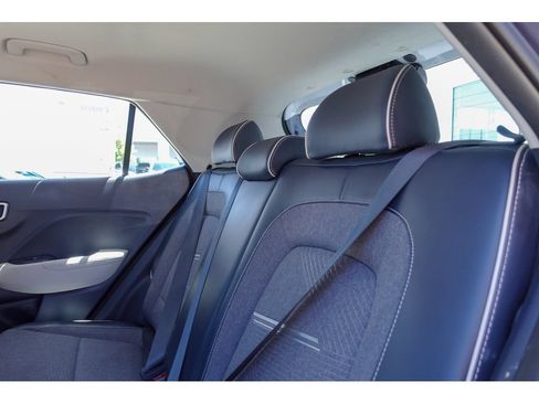 Used 2021 Hyundai Venue FWD image 27