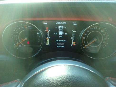Used 2023 Jeep Gladiator Rubicon w/ LED Lighting Group AWD/4WD image 16