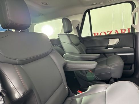 New 2025 Ford Expedition Active image 23