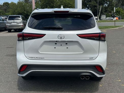 Used 2022 Toyota Highlander XSE FWD image 6