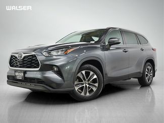 Used 2020 Toyota Highlander XLE AWD/4WD video 1