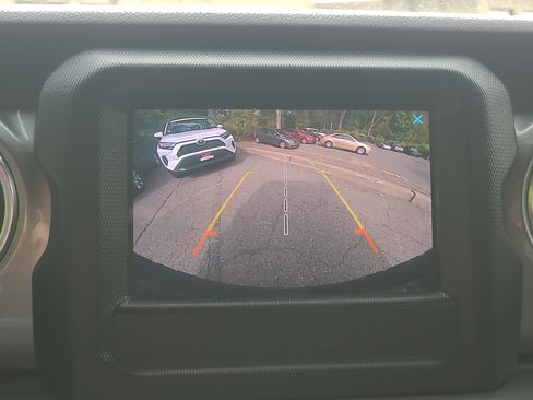 Used 2018 Jeep Wrangler Unlimited Sahara image 27