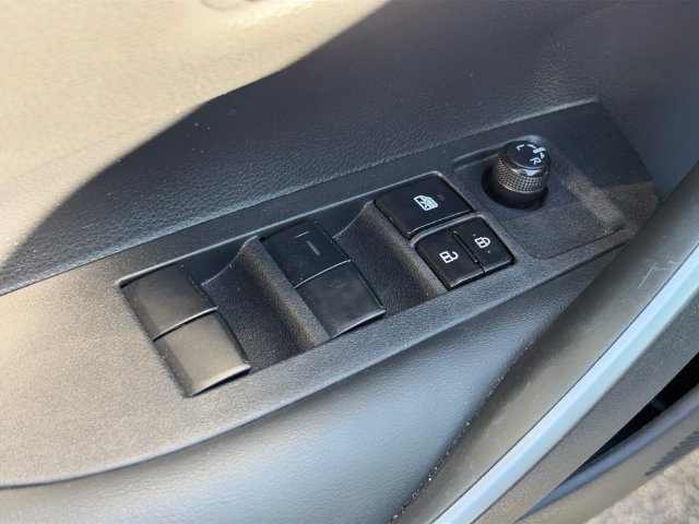 Used 2022 Toyota Corolla SE w/ SE Premium Package FWD image 17