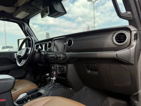 Used 2022 Jeep Wrangler Unlimited Sahara w/ Cold Weather Group image 20