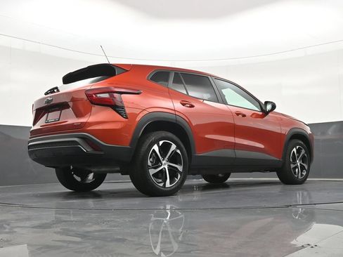 Used 2024 Chevrolet Trax RS FWD image 22