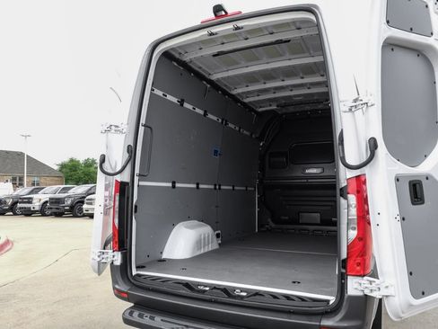 Used 2023 Mercedes-Benz Sprinter 2500 image 44