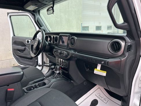 Used 2021 Jeep Wrangler Unlimited Sport image 18