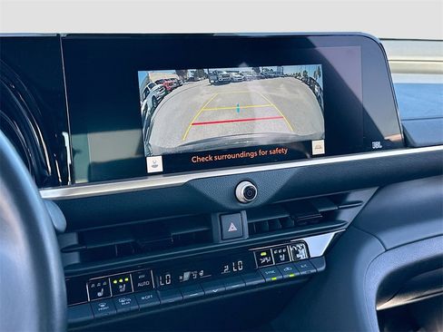 Used 2023 Toyota Crown Limited image 13