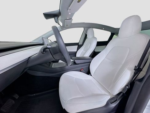 Used 2021 Tesla Model Y Long Range image 8