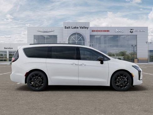 New 2027 Chrysler Pacifica Limited AWD/4WD image 21
