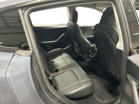 Certified 2023 Tesla Model Y AWD image 11