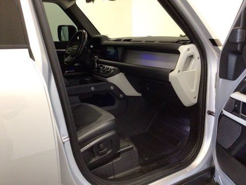 Used 2020 Land Rover Defender 110 SE AWD/4WD image 12