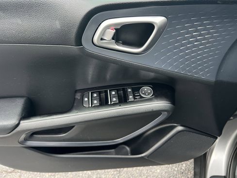 Used 2023 Kia Soul EX image 15