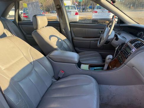 Used 2000 Toyota Avalon XLS image 3