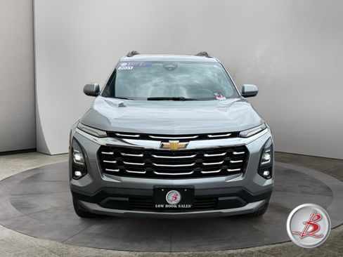 Used 2025 Chevrolet Equinox LT w/ Convenience Package II AWD/4WD image 2