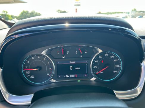 Used 2022 Chevrolet Traverse LT FWD image 19