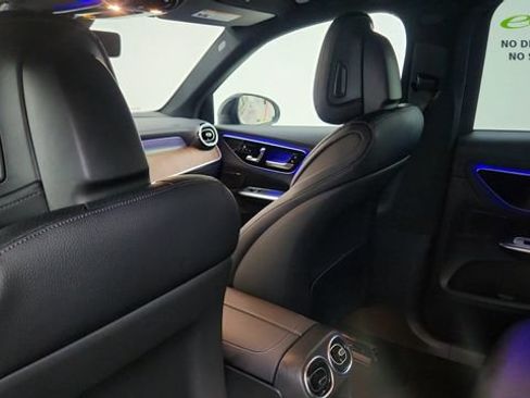Used 2025 Mercedes-Benz GLC 300 4MATIC image 33