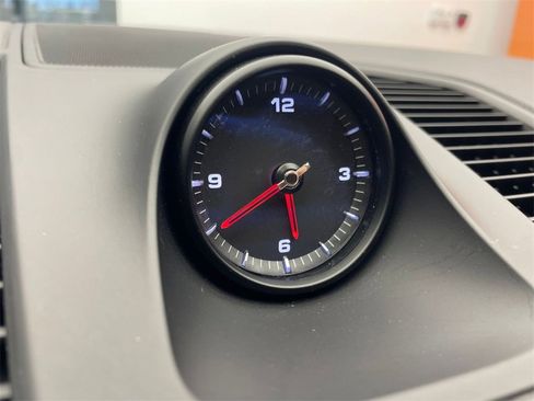 Used 2022 Porsche Cayenne Platinum Edition image 10