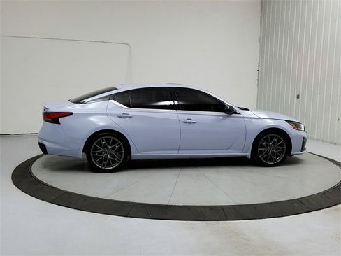 Used 2024 Nissan Altima 2.0 SR image 8