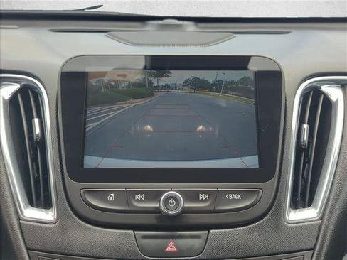 Used 2018 Chevrolet Malibu Premier w/ Premier Sun and Wheel Package FWD image 17